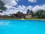 Linda chácara em condomínio de alto padrão!