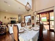 LINDA E ACONCHEGANTE CASA À VENDA NO RESERVA DA SERRA EM...