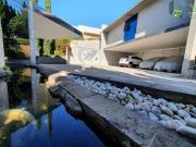 Linda e bem localizada casa de alto padrão! Vista...