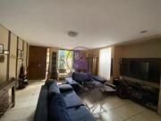 Linda e Espacosa Casa situada no Jardim Higienopolis