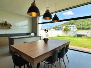 Linda Mansão no Alphaville: O Melhor da Cidade ao Seu Redor!