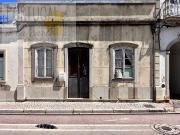 Linda moradia geminada com 163 m² para renovar I Cheia...