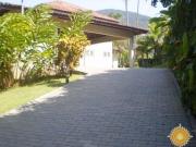 Linda residência com 5 suítes, heliporto e garagem pra...