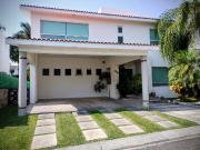 LINDA RESIDENCIA, TRES AMPLIAS. RECÁMARAS, ESTUDIO, CON...