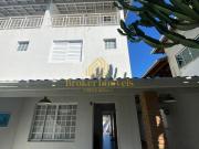 Linda Triplex à 100 metros da Praia Britânia, alguns...