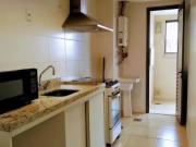 Linda vista panorâmica para muito verde e sacada com...