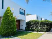 Linda y acogedora casa en condominio