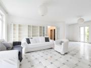 LINDENGASSE Weitläufiger Wohnraum mit Balkon