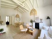 Lindísima Casa en venta en Acassuso desarrollada en 1...