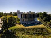 LINDÍSSIMA CASA COM 504m² PARA VENDA E LOCAÇÃO NO...
