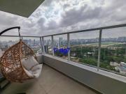 Lindo apartamento com 2 quartos, ampla varanda e vista...