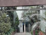 Cerca al Pentagonito, flat en esquina con pequeña terraza