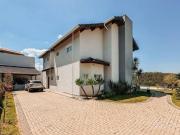 Lindo imóvel em condomínio fechado