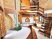 Lindo Imóvel Rústico repleto de armários, com 4...