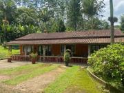 LINDO SÍTIO COM PISCINA E LAGO COD: 5409 F: 11 97302...