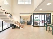 Lindo Sobrado com 4 Dormitórios, sendo 3 Suítes,...