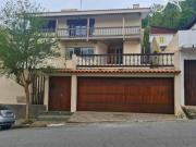 Lindo Sobrado com Design Único à Venda no Bairro...