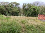 Lindo terreno cercado de verde!