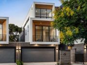 Linear Park Frontage a rare find indeed!