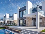 Lista para entrar a vivir. Amueblada. Villa moderna en...