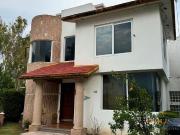 LISTA PARA HABITAR: CASA MODERNA Y AMUEBLADA EN CLUB DE GOLF