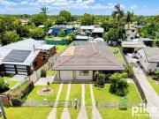 Listed $725,000 >> SOLD $751,000