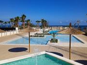 Listo para mover apartamentos frente a la playa en Denia