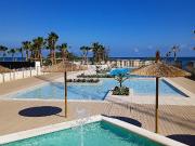 Listo para mover apartamentos frente a la playa en Denia