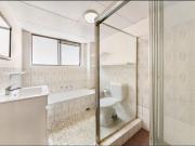 Live in the Heart of It All – Walk to Station, Hospitals...