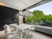 LIVE MINUTES FROM THE BEACH IN WAVERLEY LARGE TWO... LIVE MINUTES FROM THE BEACH IN WAVERLEY LARGE TWO...