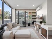 Live near Albert Park Lake and enjoy modern home comforts!