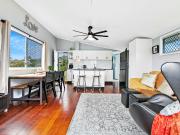 Live the Coastal Dream in Torquay! Fully Furnished 2...