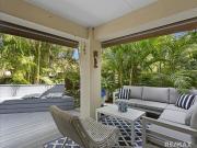 Live the Varsity Lakes Lifestyle – Stylish Townhouse...