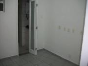 LOCAÃÃO Apto com 2 quartos com armÃ¡rios embutidos sendo...