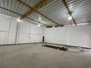 LOCAL 450 M² CON BAÑO Y 2 COCHERAS INTERNAS — SURCO