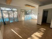 Local a la calle en plena Av. Jara