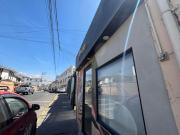 LOCAL A PASOS DE AV EJERCITO EN CALLE PRINCIPAL