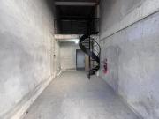 Local cerca de importante esquina Apto varios destinos !