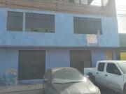 Local comercial con puerta a calle frente a la Comisaría...