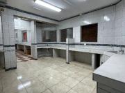 Local Comercial de 2 Pisos en Alquiler en Av. Próceres