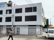 ¡LOCAL COMERCIAL DE 3 PISOS EN ESQUINA!