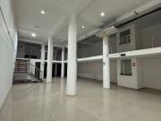 Local Comercial de 500 m² con Mezanine, Azotea y Frente...