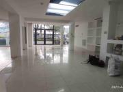 local comercial en alquiler en avenida principal Urdesa...