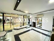 Local comercial en Alquiler en El Camp de l'Arpa del...