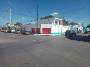 Local comercial en esquina a unos pasos del Parque La...