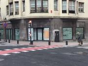 Local comercial en esquina con gran escaparate