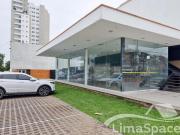 Local Comercial en Esquina de Alto Tránsito, en...