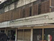 Local comercial en La Urbina en Av principal