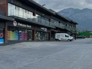 LOCAL COMERCIAL EN PLAZA SOBRE CARRETERA NACIONAL