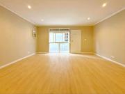 Local comercial en venta en calle De la Conca de Tremp,...